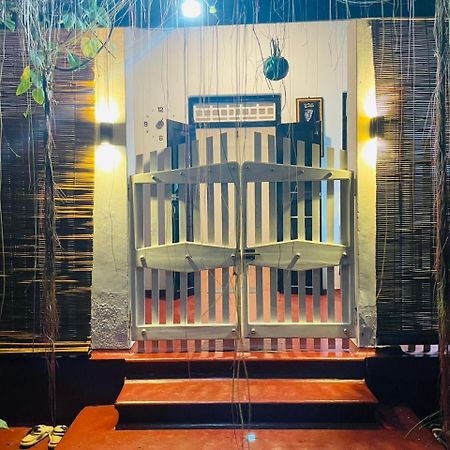 Ami Place Rooms With Kitchen Hikkaduwa Esterno foto