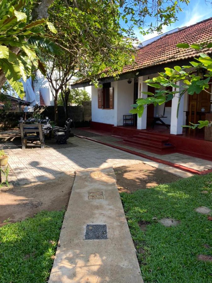 Ami Place Rooms With Kitchen Hikkaduwa Esterno foto
