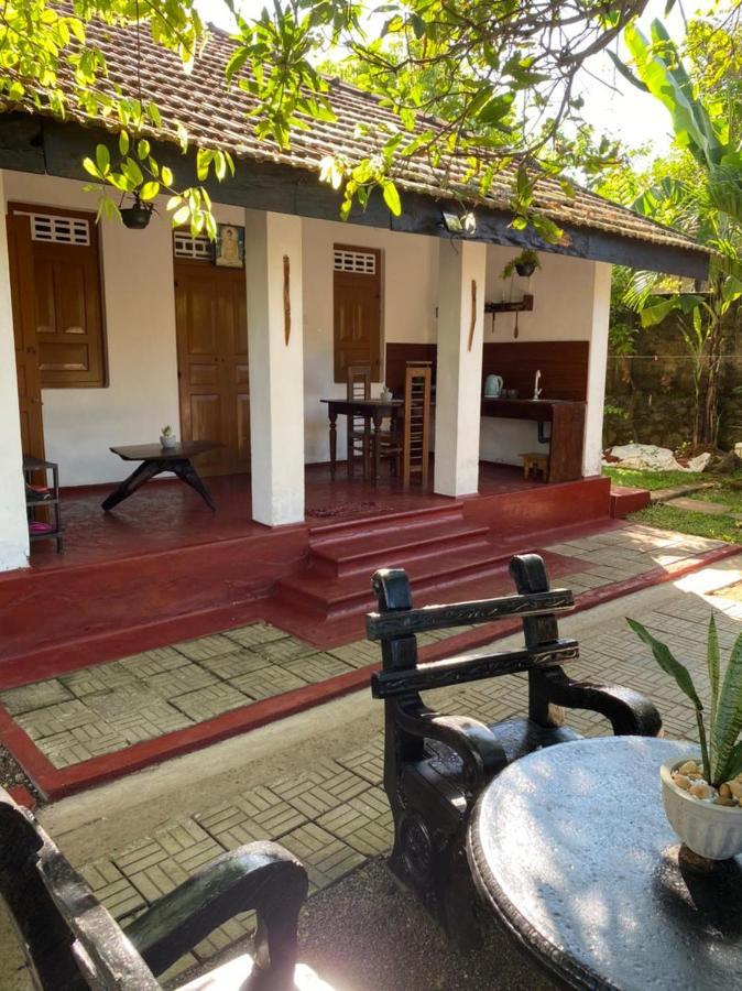 Ami Place Rooms With Kitchen Hikkaduwa Esterno foto
