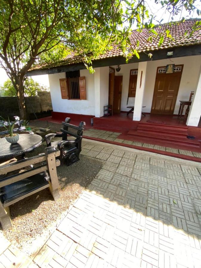 Ami Place Rooms With Kitchen Hikkaduwa Esterno foto