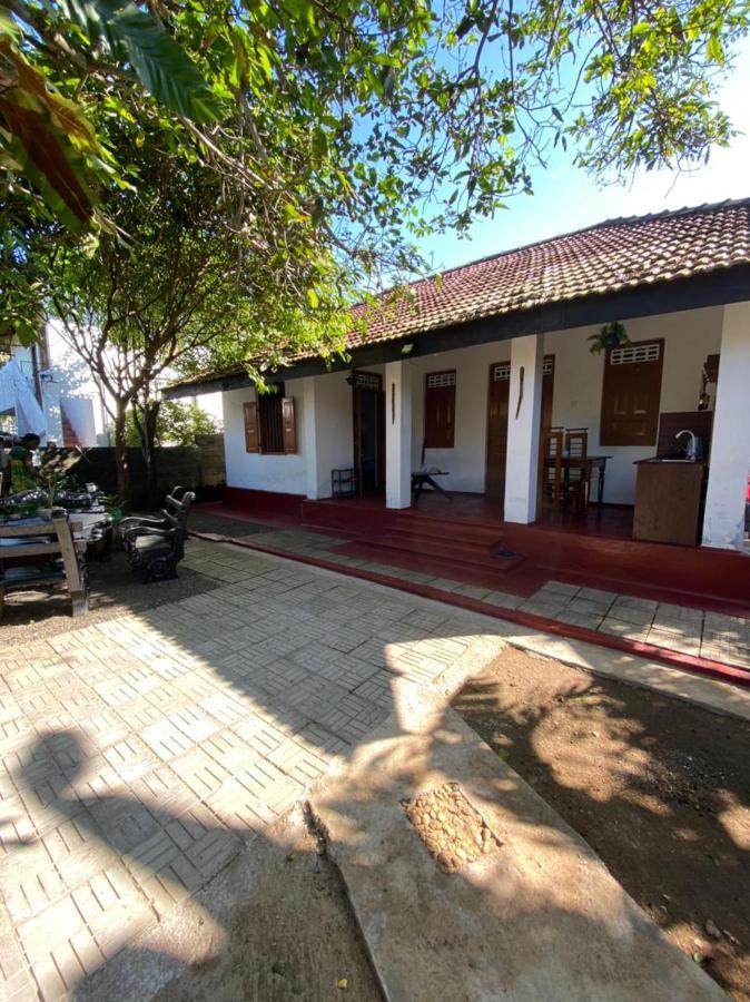 Ami Place Rooms With Kitchen Hikkaduwa Esterno foto