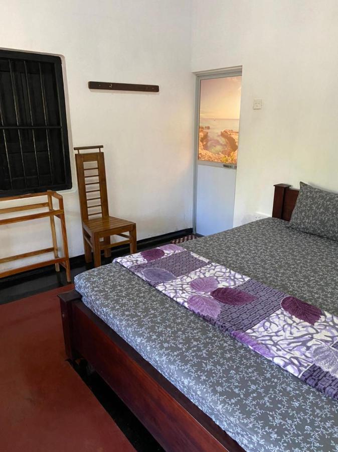 Ami Place Rooms With Kitchen Hikkaduwa Esterno foto