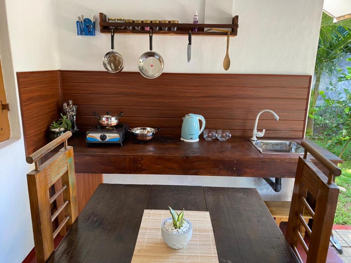 Ami Place Rooms With Kitchen Hikkaduwa Esterno foto