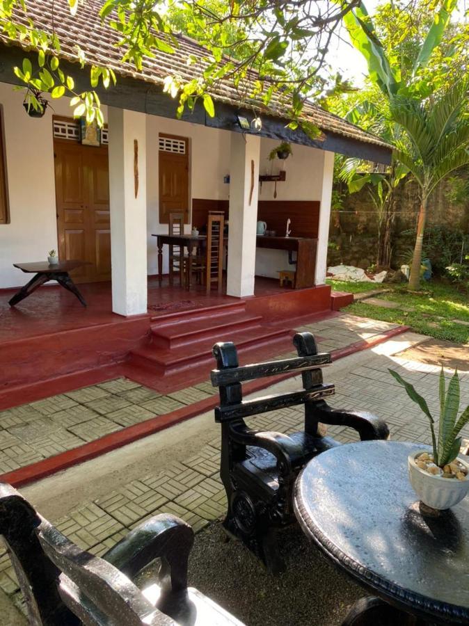 Ami Place Rooms With Kitchen Hikkaduwa Esterno foto
