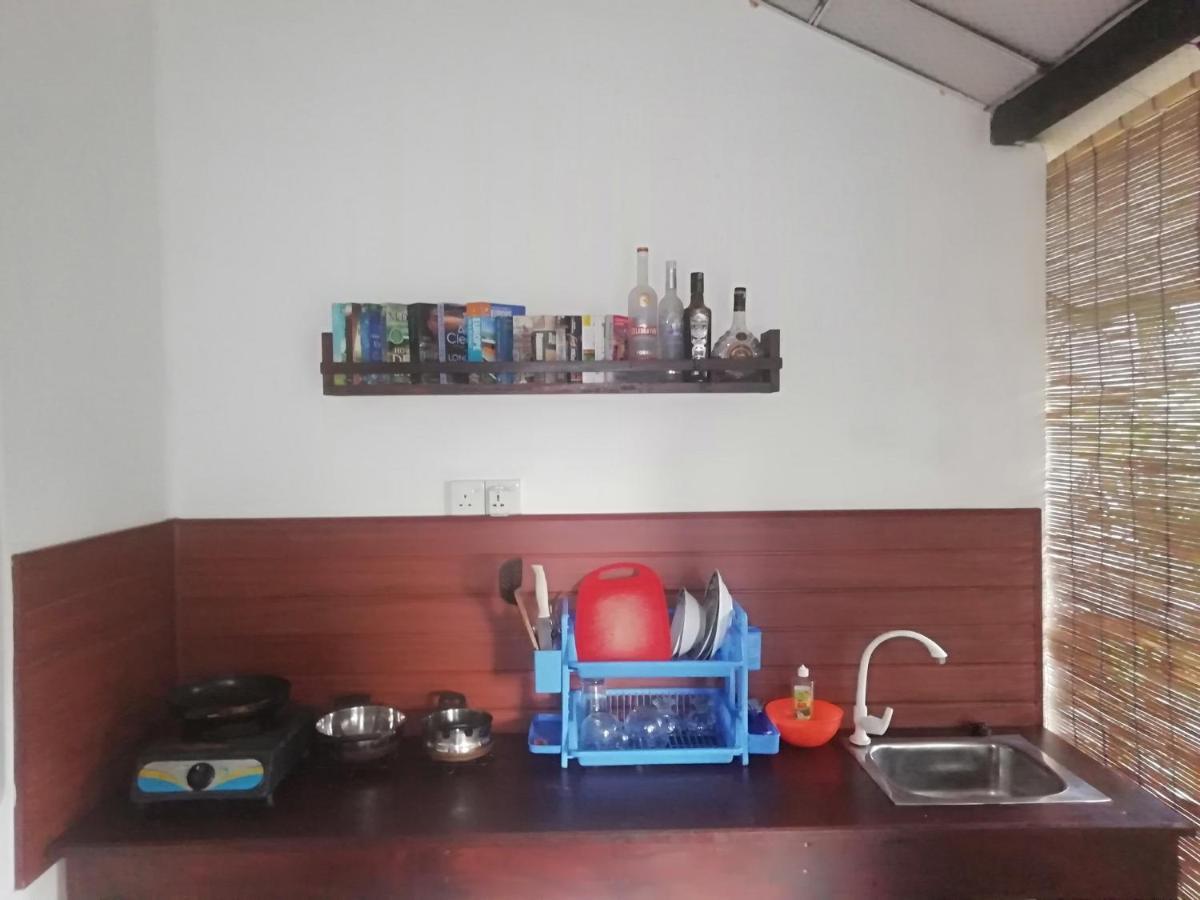 Ami Place Rooms With Kitchen Hikkaduwa Esterno foto