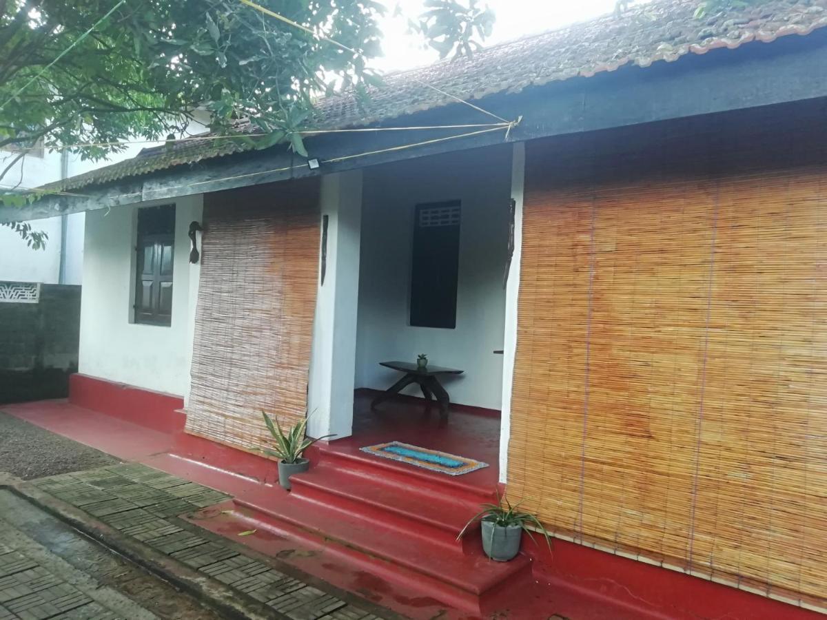 Ami Place Rooms With Kitchen Hikkaduwa Esterno foto