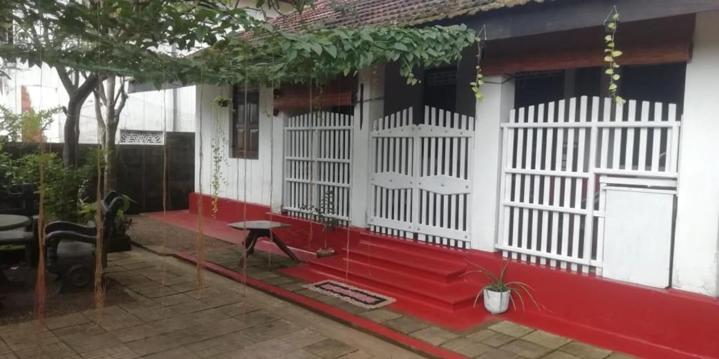 Ami Place Rooms With Kitchen Hikkaduwa Esterno foto