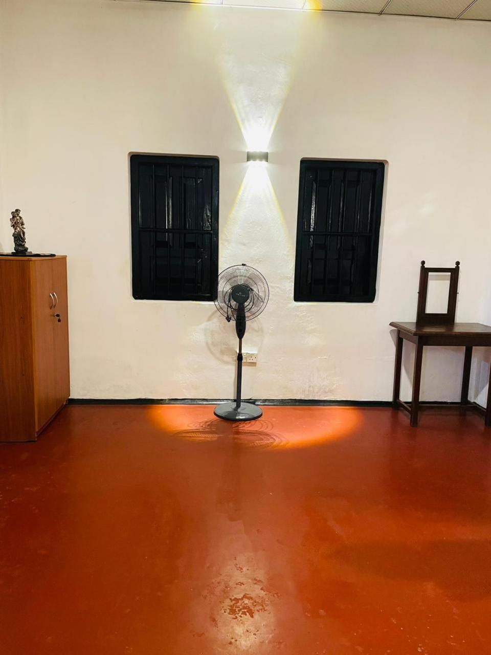 Ami Place Rooms With Kitchen Hikkaduwa Esterno foto
