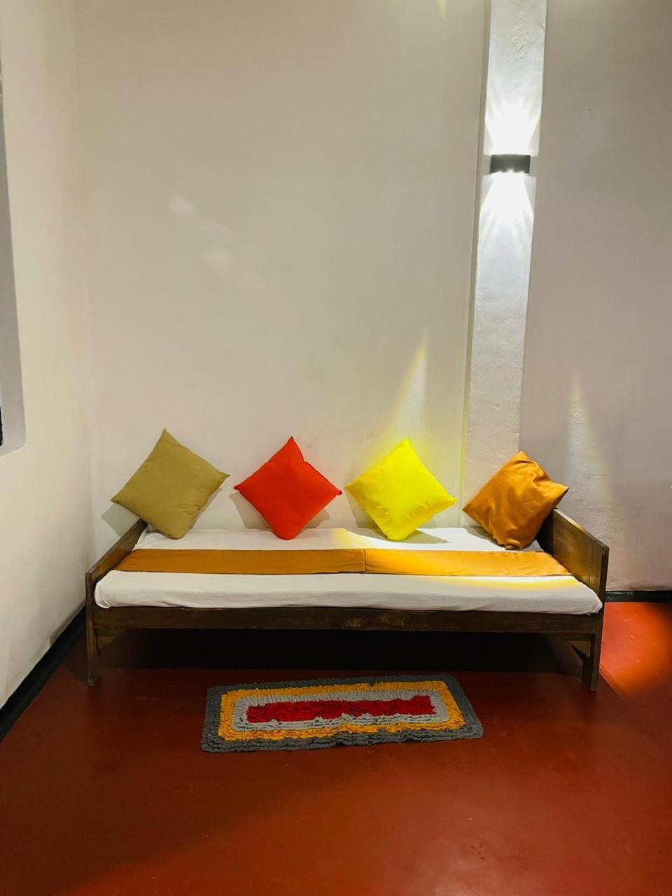 Ami Place Rooms With Kitchen Hikkaduwa Esterno foto