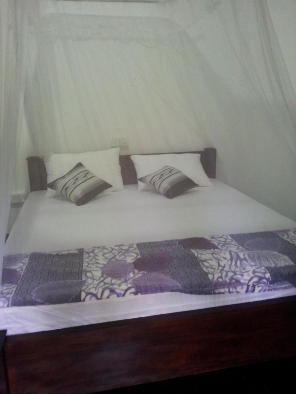 Ami Place Rooms With Kitchen Hikkaduwa Esterno foto