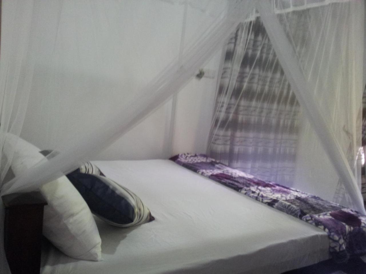 Ami Place Rooms With Kitchen Hikkaduwa Esterno foto