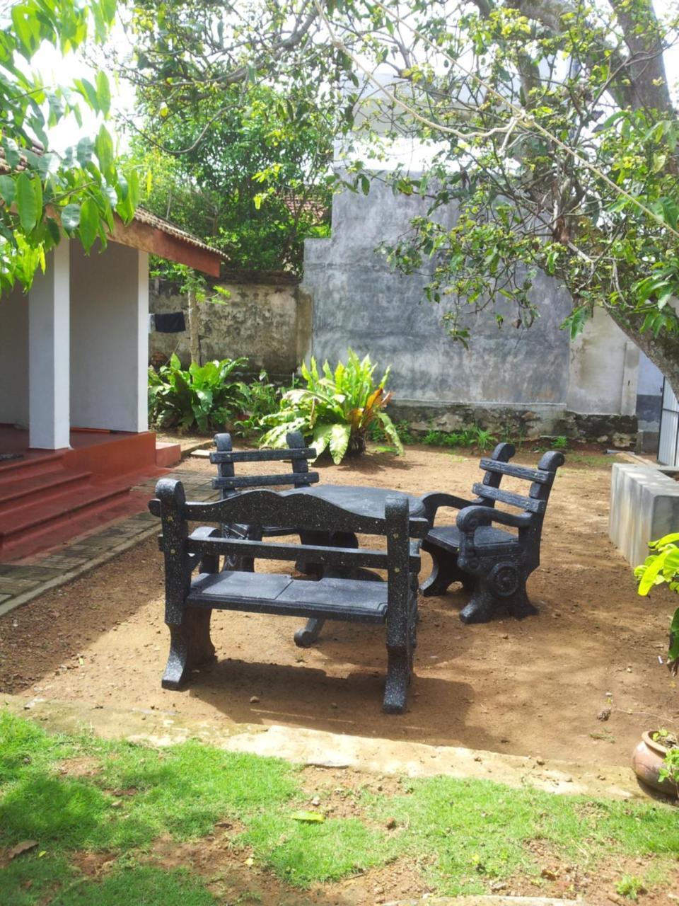 Ami Place Rooms With Kitchen Hikkaduwa Esterno foto