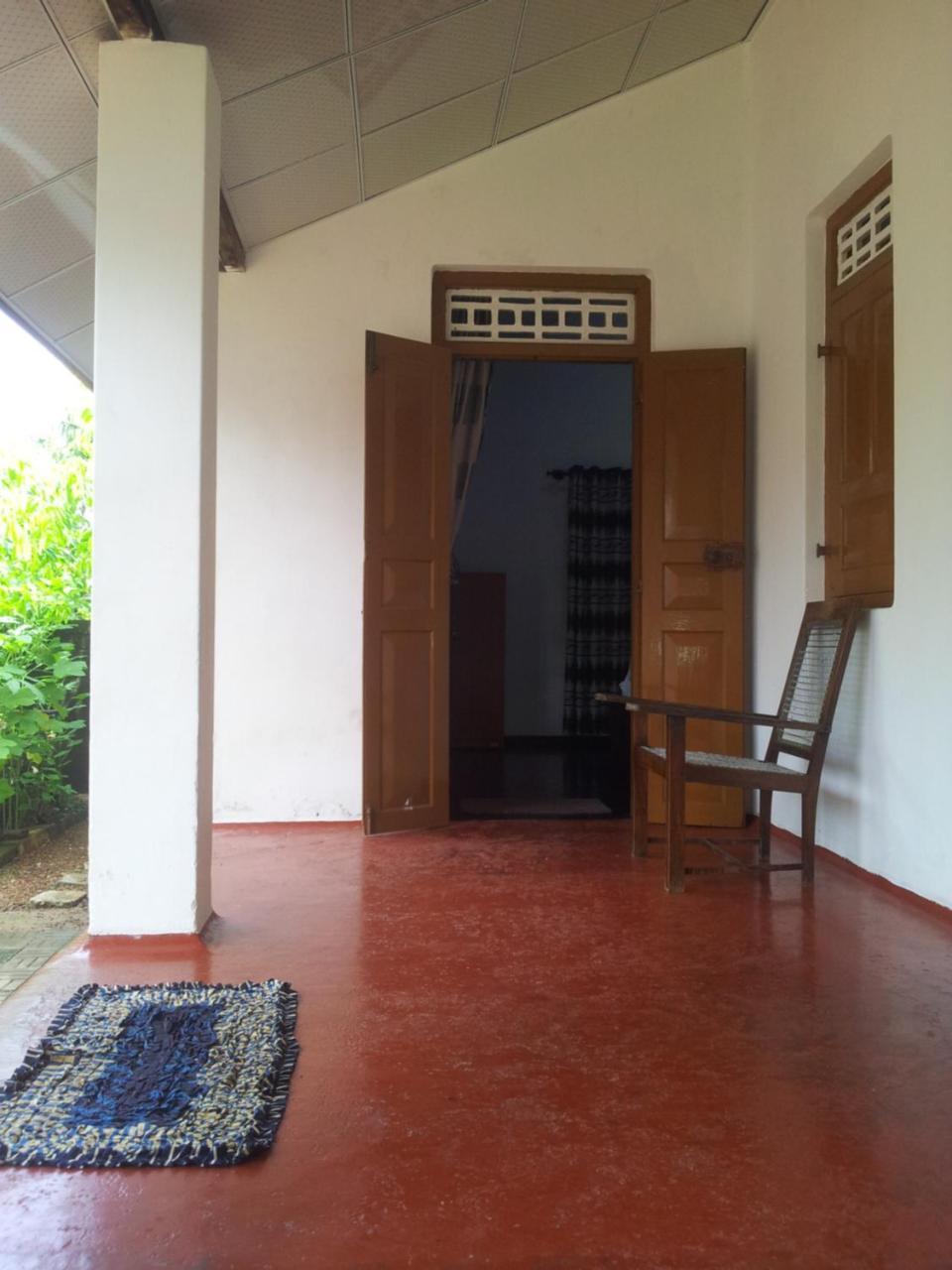 Ami Place Rooms With Kitchen Hikkaduwa Esterno foto