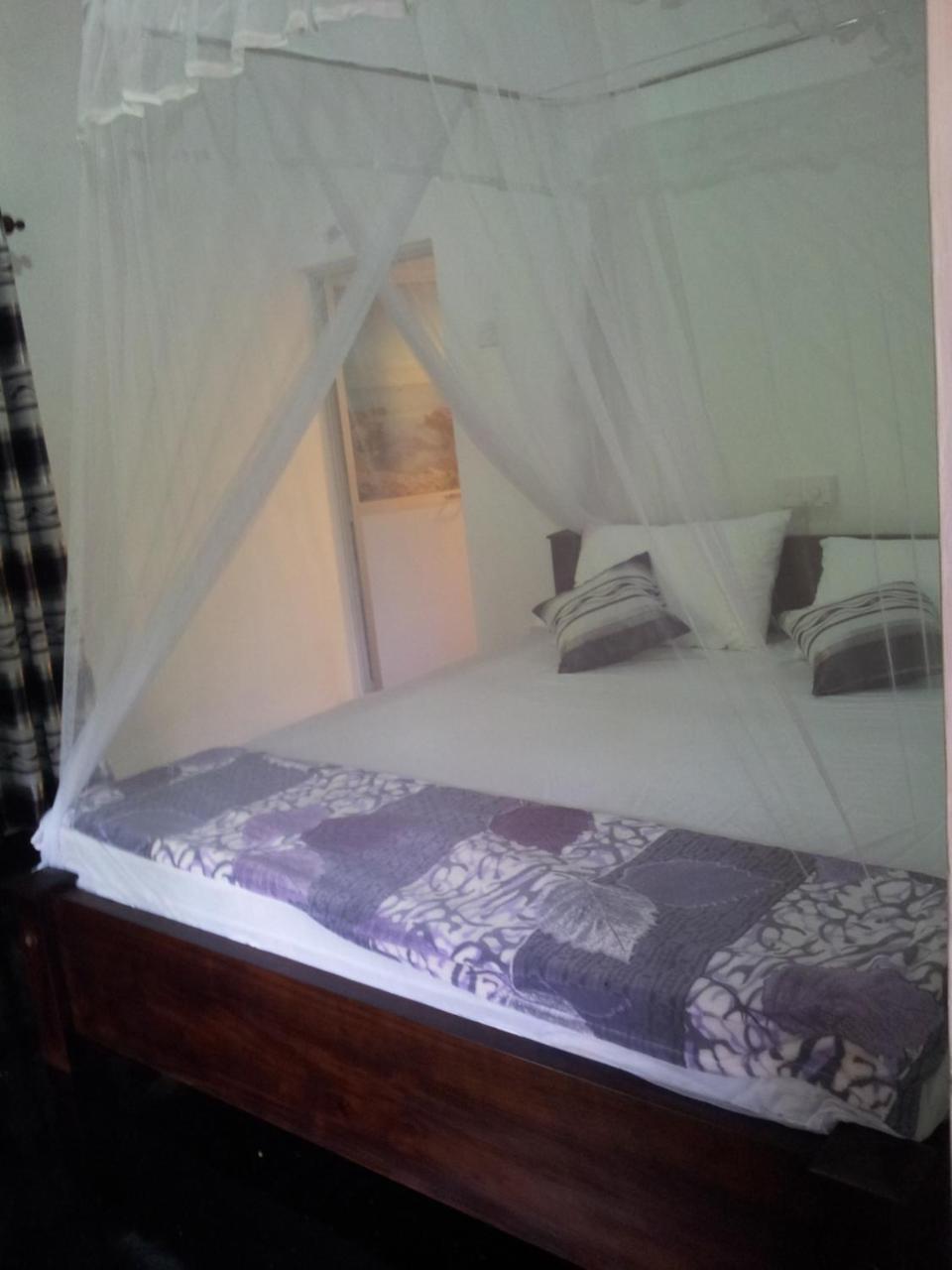 Ami Place Rooms With Kitchen Hikkaduwa Esterno foto
