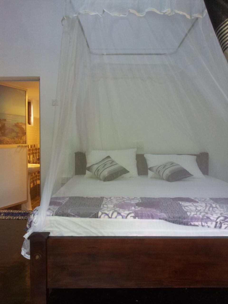 Ami Place Rooms With Kitchen Hikkaduwa Esterno foto