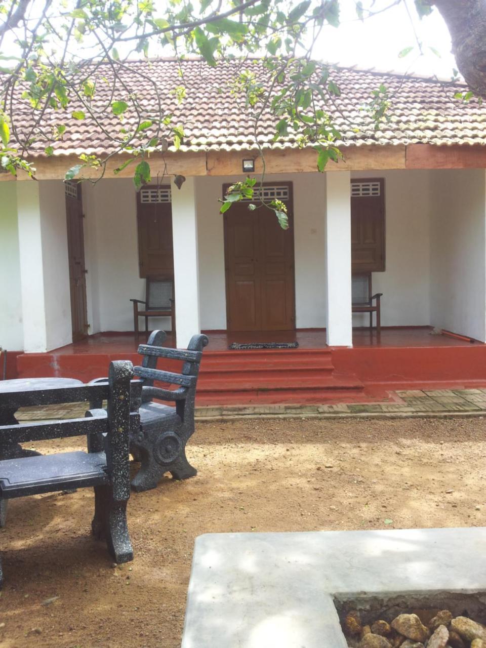 Ami Place Rooms With Kitchen Hikkaduwa Esterno foto