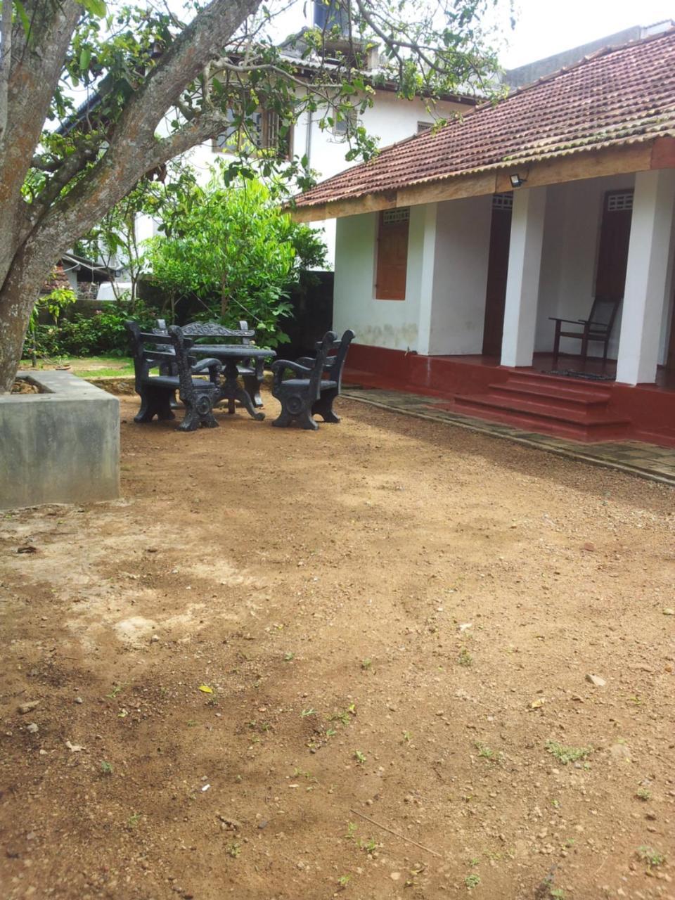 Ami Place Rooms With Kitchen Hikkaduwa Esterno foto