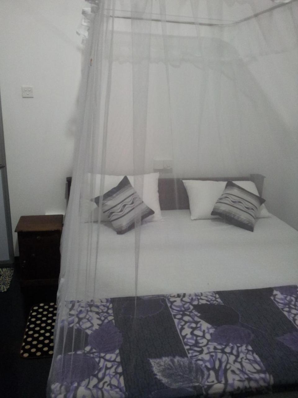 Ami Place Rooms With Kitchen Hikkaduwa Esterno foto