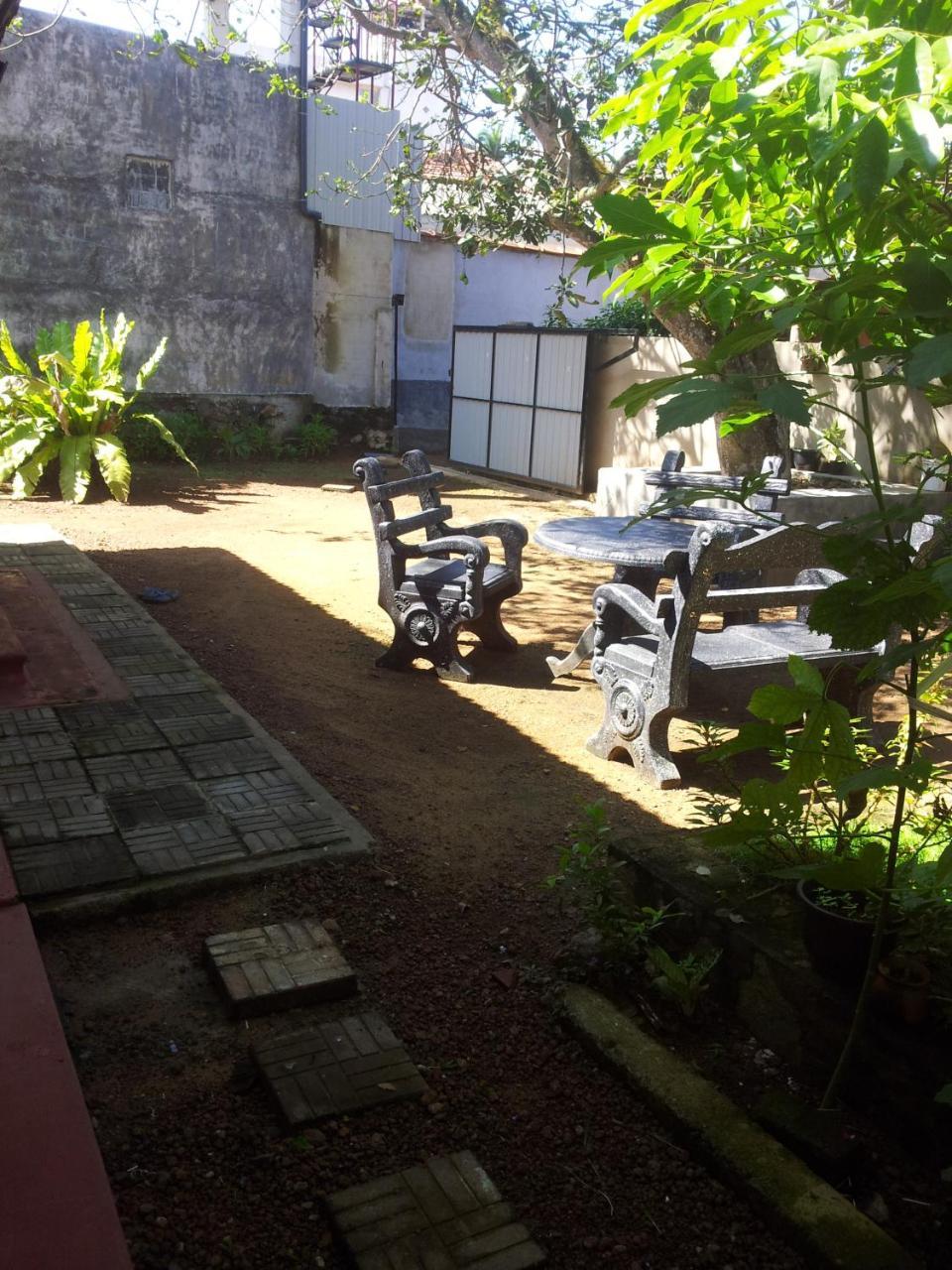 Ami Place Rooms With Kitchen Hikkaduwa Esterno foto