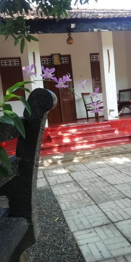 Ami Place Rooms With Kitchen Hikkaduwa Esterno foto